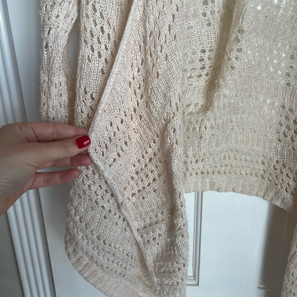 Pretty yarn type cardigan sweater with whole design - Picture 3 of 3
